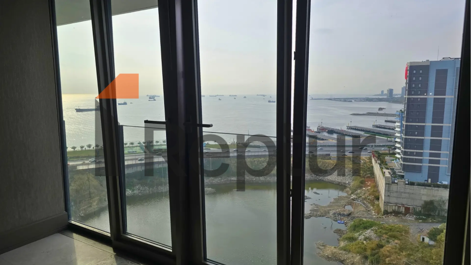 İstanbul'un tarihi merkezinde, Marmara Denizi'nin ve yeşil alanların panoramik manzarasına sahip modern bir komplekste lüks 3+1 daire