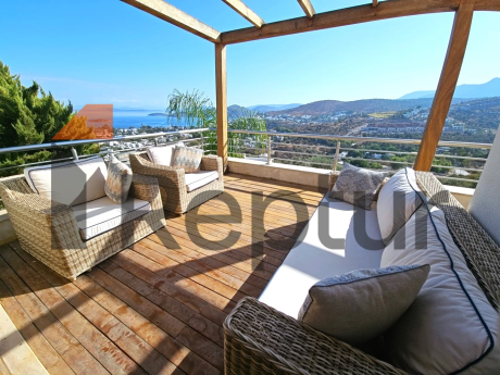 PANORAMİK DENİZ MANZARALI ÜÇ KATLI ÖZEL EV
