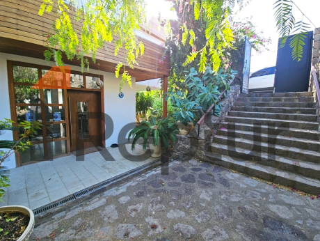 PANORAMİK DENİZ MANZARALI ÜÇ KATLI ÖZEL EV