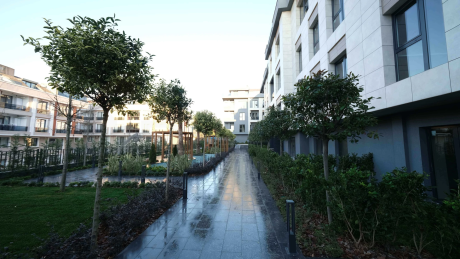 Beylikdüzü'nde Metroya Direkt Girişli Havuzlu Lüks Satılık Daire